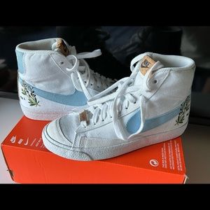 Youth size Nike high top blazer 77’ indigo